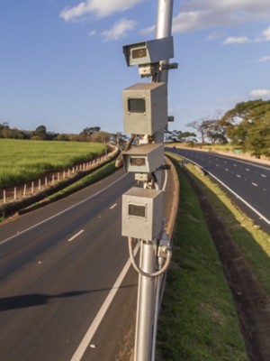 Driveway security camera representing Automatic Number Plate Recognition (ANPR) | DXC