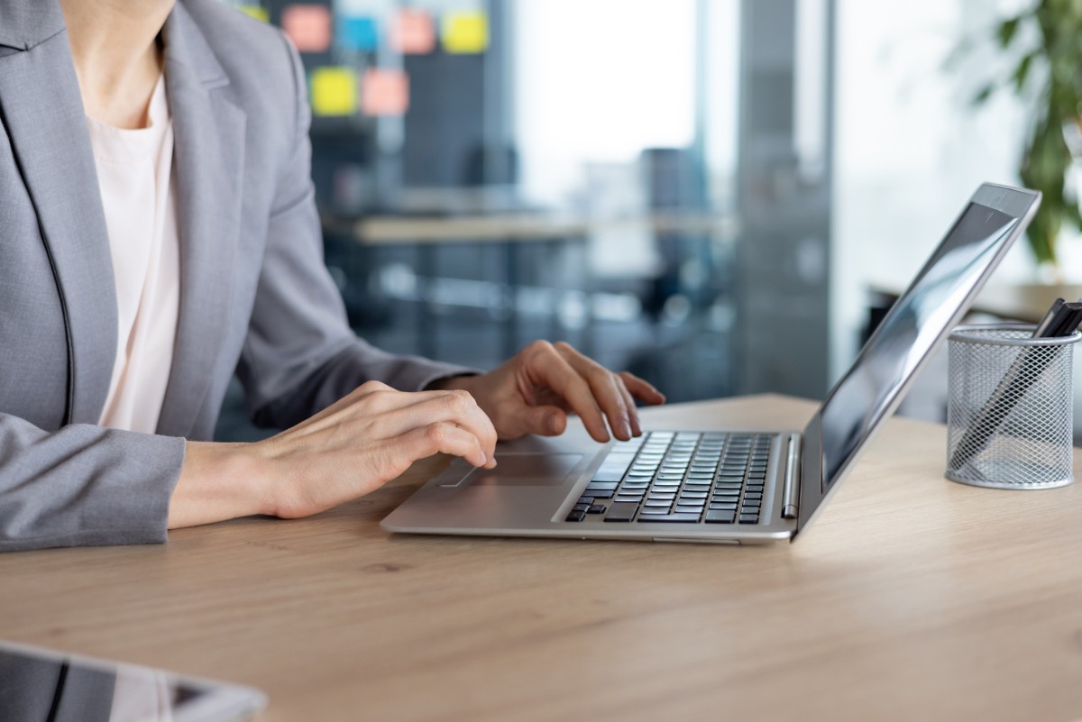 Modern skyscraper representing Hogan Core Banking Platform | DXC Technology Platforms