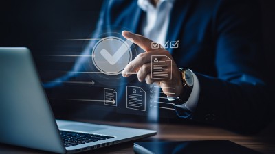 Man clicking on verify icon - It's time to automate the ceded reinsurance process | DXC Technology Insights