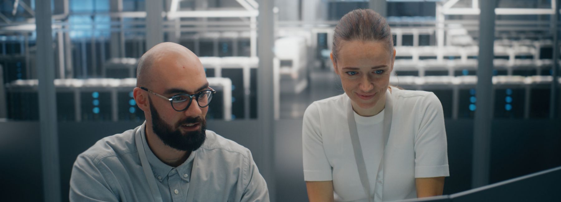 Humans working with AI agents on IT operations | DXC Technology Insights