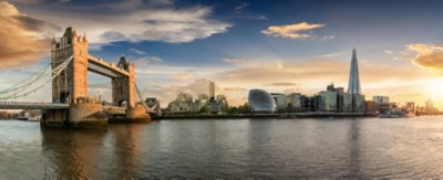 View of London including London Bridge and the Thames - Digital banking needs the right data | DXC Technology Insights