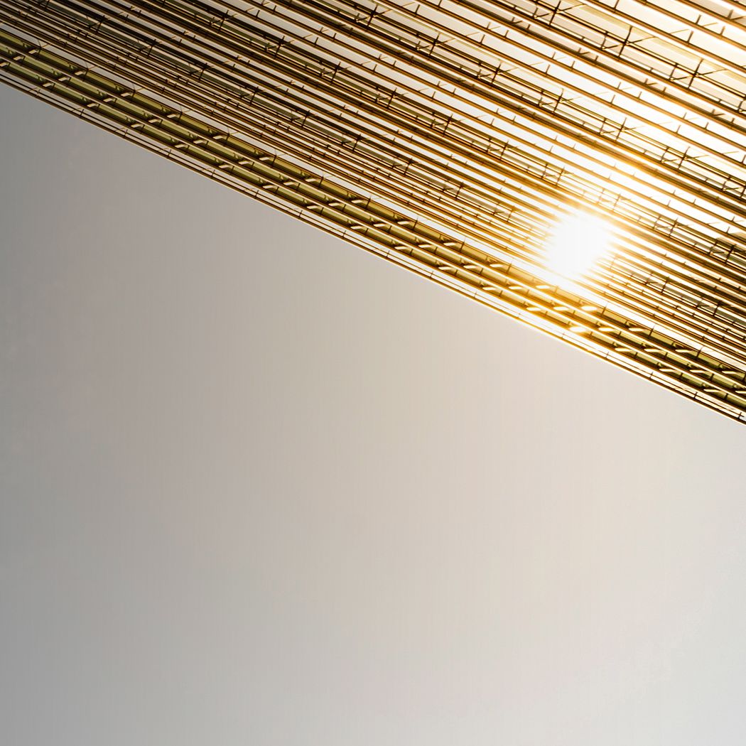 Financial analysts look on virtual 3D real-time stocks, Trading and Risk solutions, Financial Services | DXC Technology