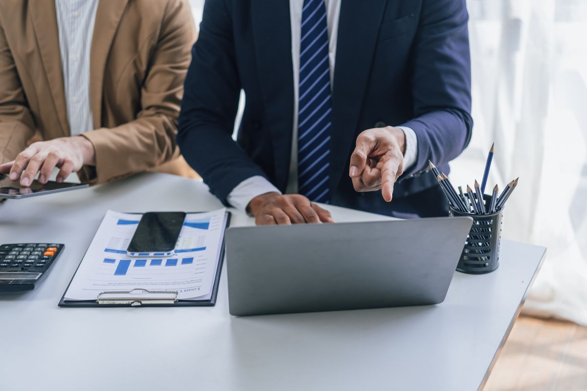 A business utilizes digital compliance tools, Resilience and Regulatory solutions, Financial Services | DXC Technology