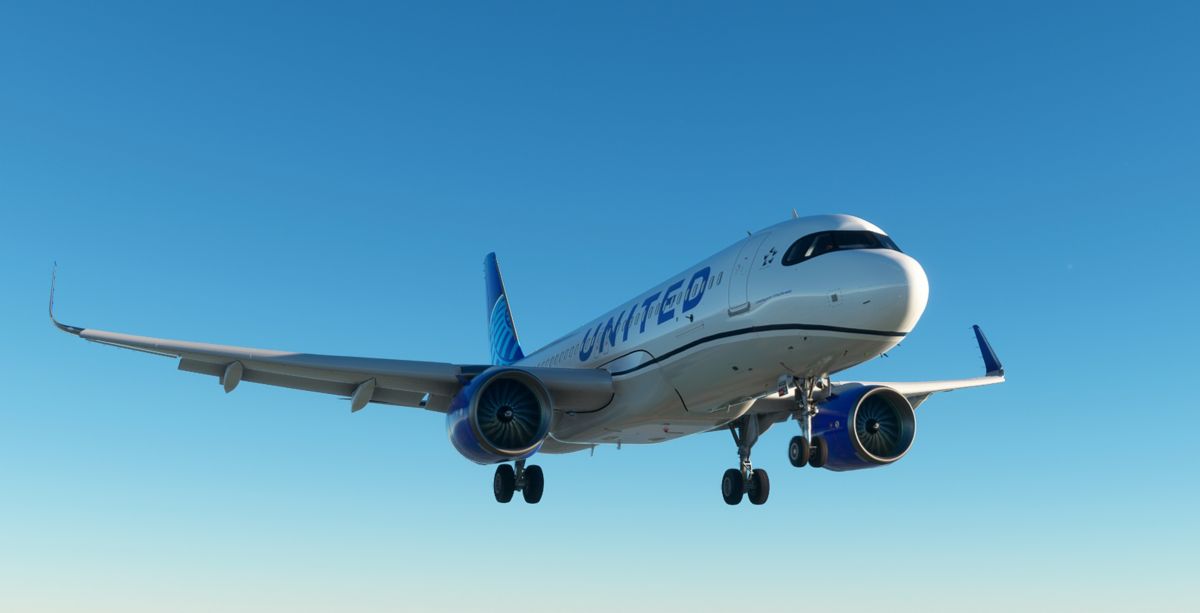 United Airlines aircraft landing at Newark Airport, Travel & Transportation | DXC Technology Customer Stories
