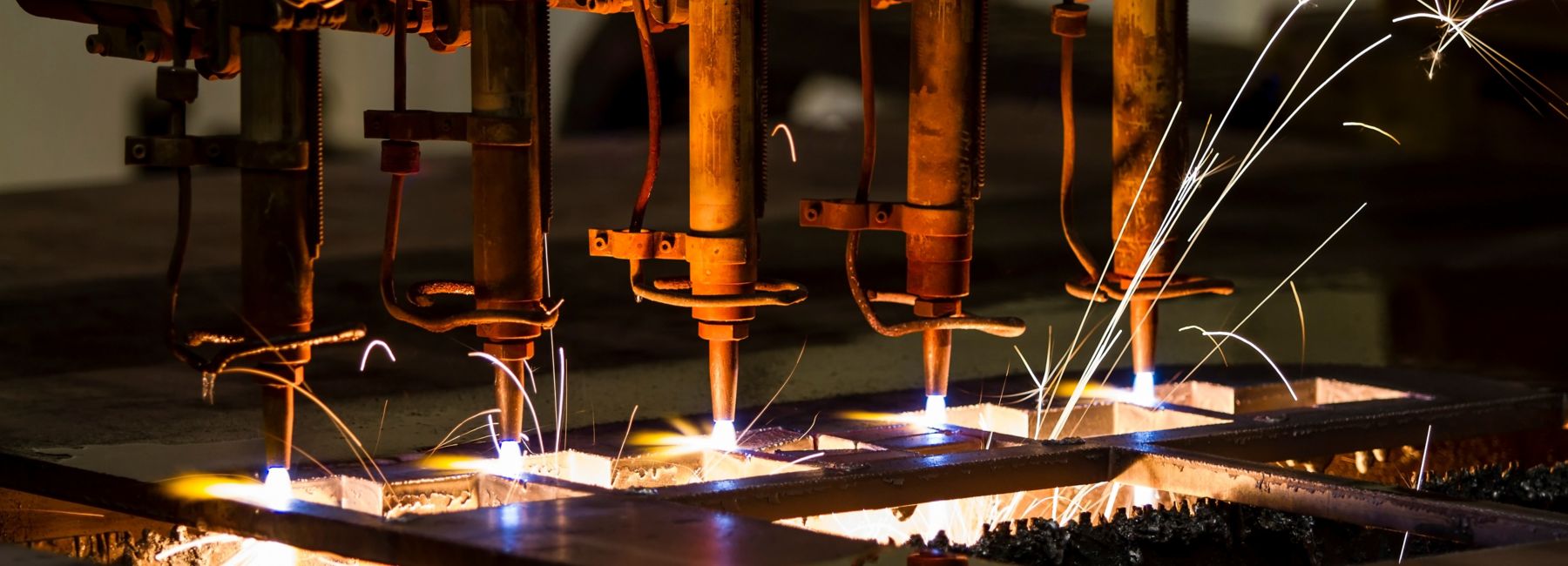 machines working on a manufacturing line, Manufacturing | DXC Technology