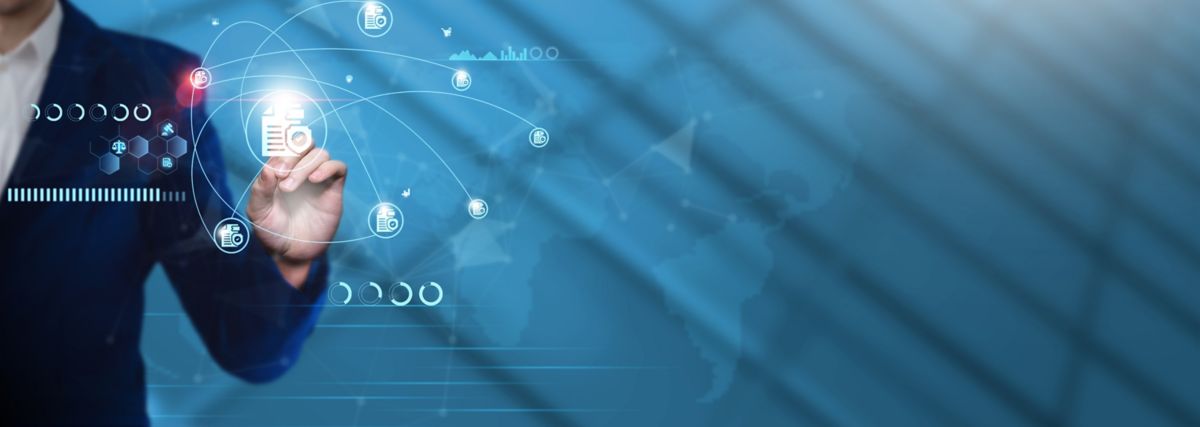 Contact center agent providing responsive customer support and exceptional customer service | DXC Technology