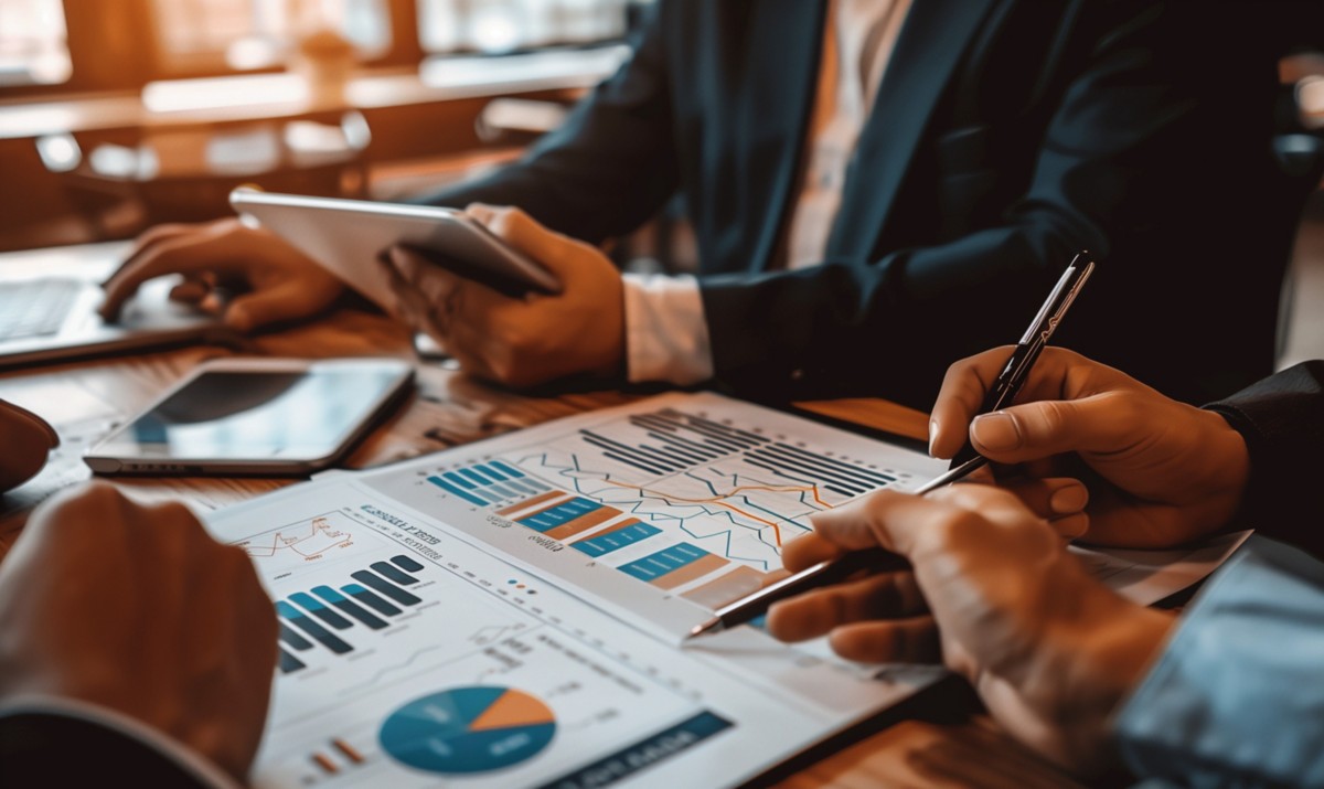 Business team meeting Strategy Planning, Treasury Solutions | DXC Technology