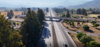 Aerial view of highways in Chile on a sunny day with mountains in the distance, Transportation, ISA Vías | DXC Customer Story
