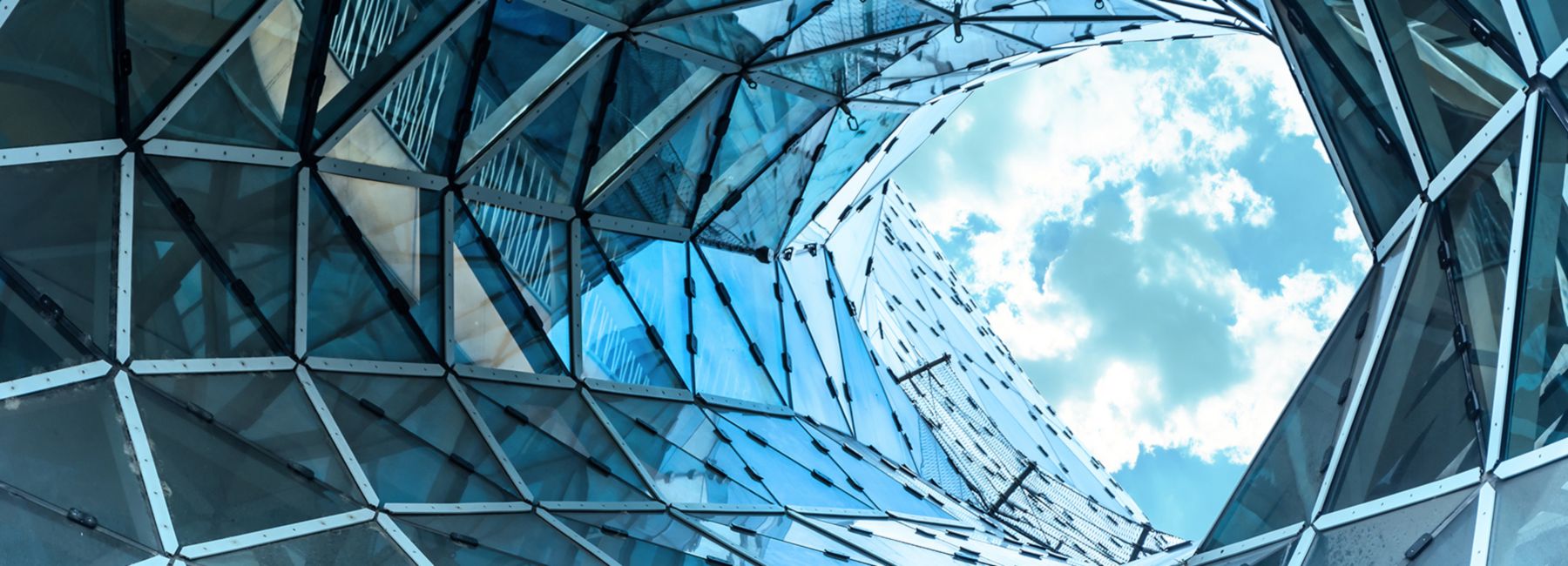 A winning strategy for modernizing insurance IT | DXC Technology Insights