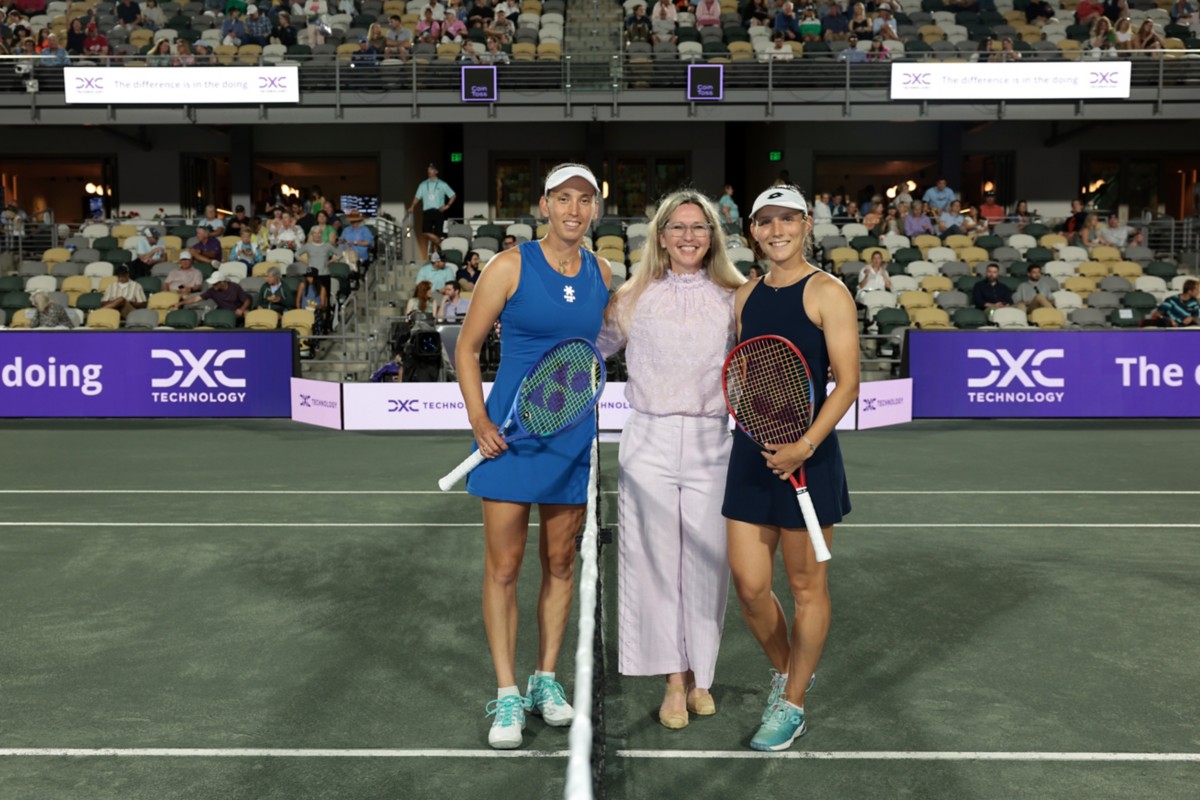 Ray August with players at Credit One Charleston Open