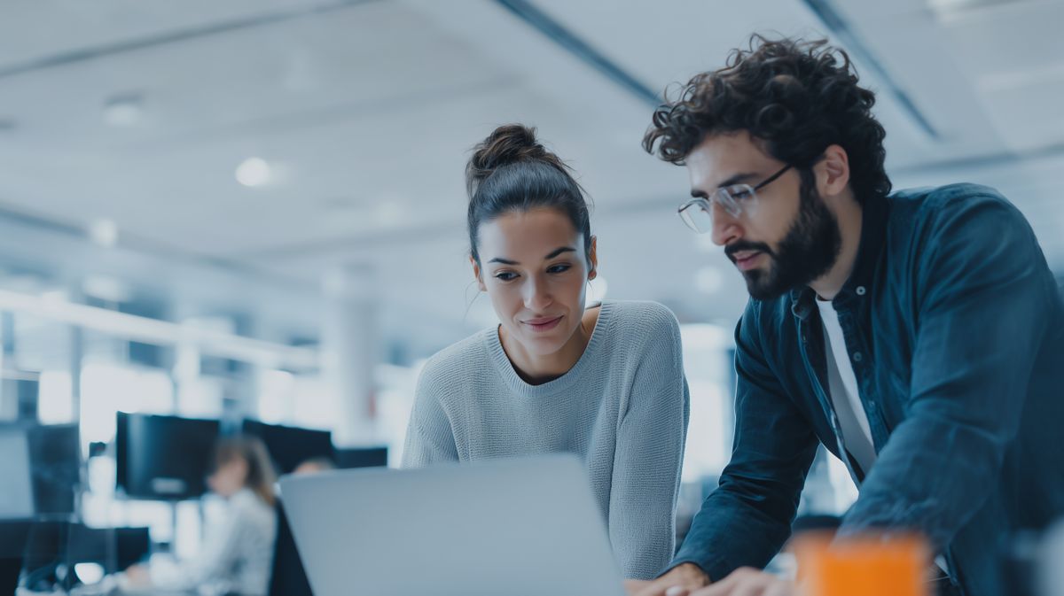 Business professionals analyzing how to deliver value in 90 days with digital agents | DXC Technology Insights