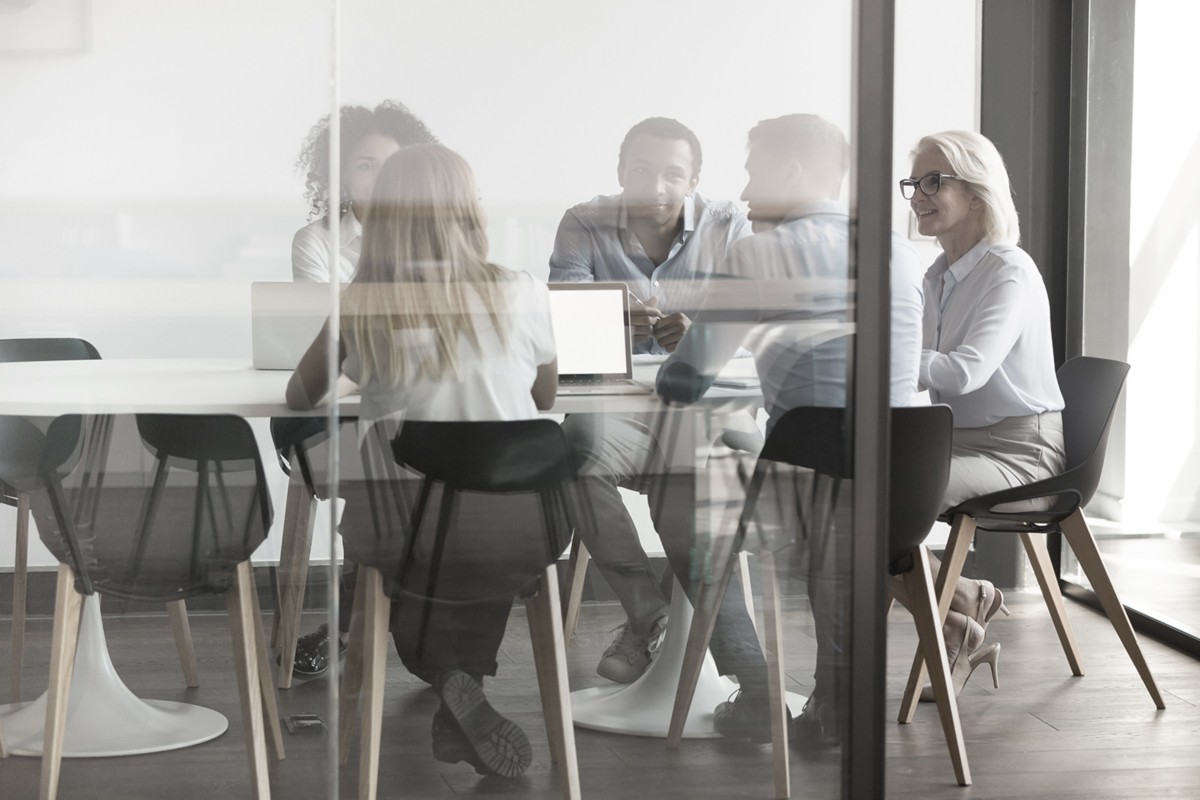 front cover of Put the employee at the center of the corporate culture, Modern Workplace | DXC Technology