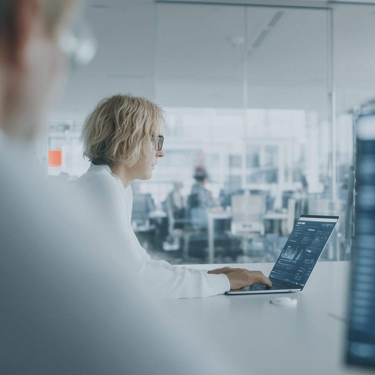 Modern skyscraper representing Hogan Core Banking Platform | DXC Technology Platforms