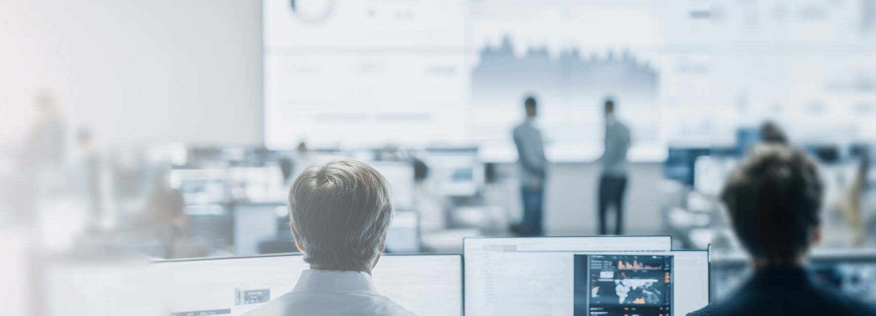 Cargo ship docking with supply chain cargo  | DXC Technology Insights