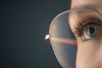 ZEISS strives to develop high-quality materials, coatings and treatments for eyeglass lenses.