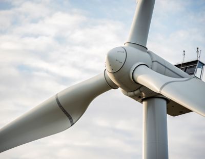 Wind farms supported by digital twin technology and smart analytics | DXC Technology