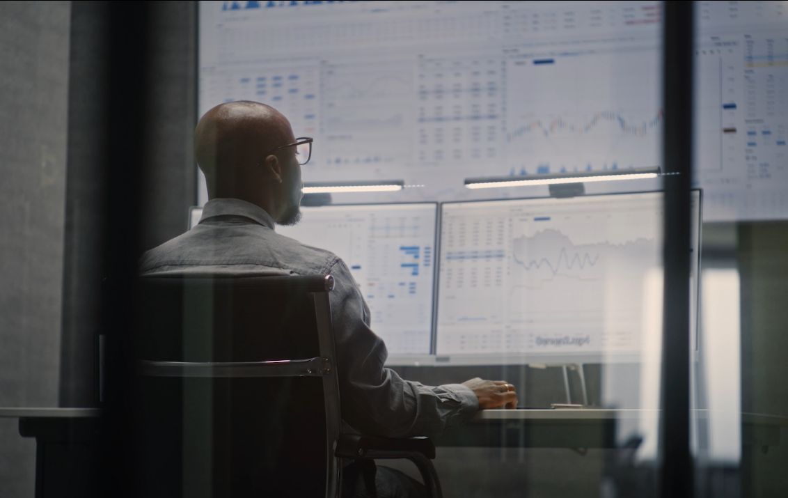 Video - how DXC helps financial institutions act with confidence 